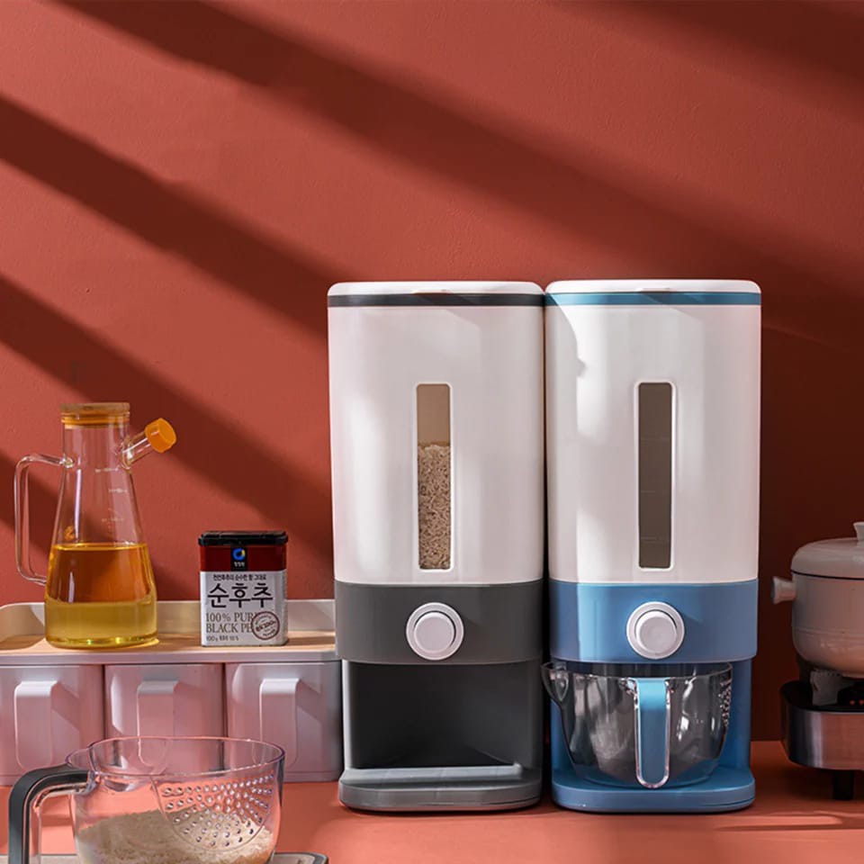 Automatic cereal dispenser